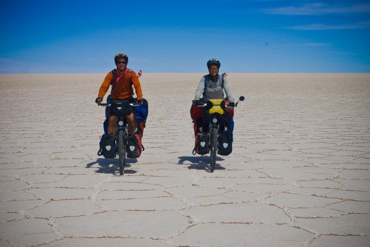 Wagner y Laura en el Salar de Uyuni, Bolivia 2009