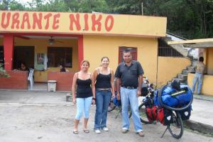 Doña Marta Doña Marta, Deyanira y Niko