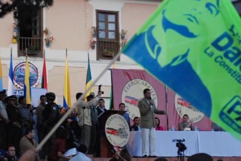 Correa dando discurso