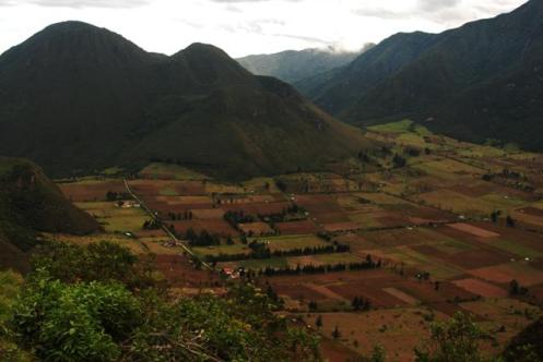 crater Pululahua, pueblo en el crater