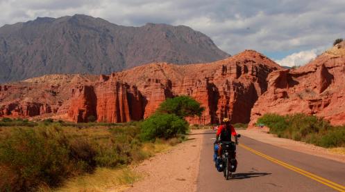 Frente a Los Castillos Frente a Los Castillos