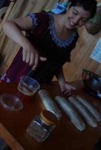 Venecia poniendo miel al pan