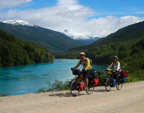 Pedaleando junto al río Baker
