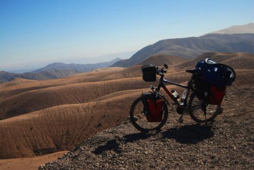 Bici sobre montañas Bici sobre montañas