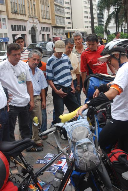 Venta de calcas y postales en el camino Venta de calcas y postales en el camino