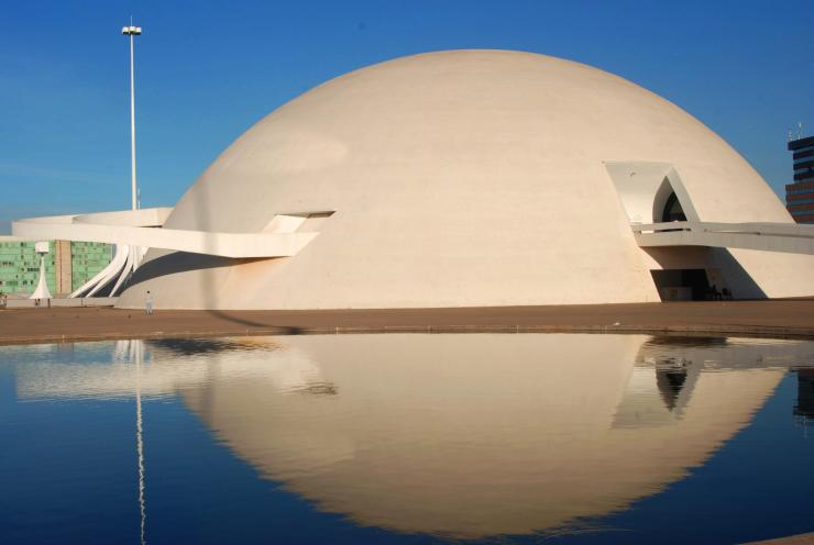 Reflejo diurno del Museo Nacional