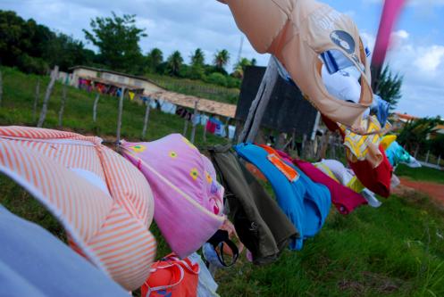 cientos de metros de ropa