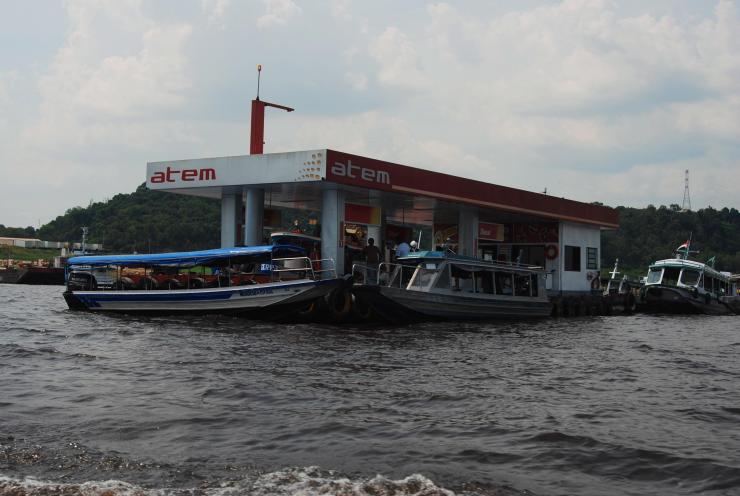 gasolinera flotante