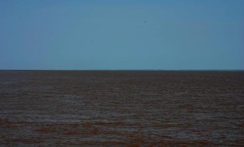 la otra orilla del río Amazonas