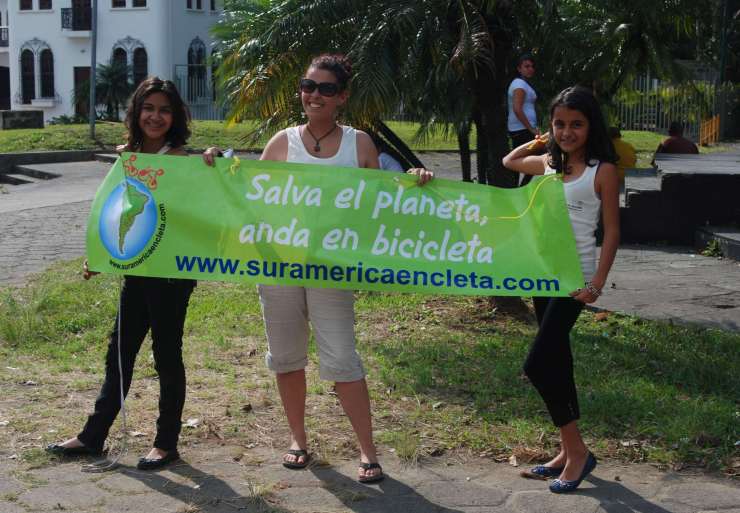 Las sobrinas de Laura apoyándonos