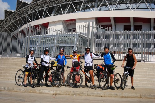 frente al nuevo Estadio Nacional de Costa Rica frente al nuevo Estadio Nacional de Costa Rica